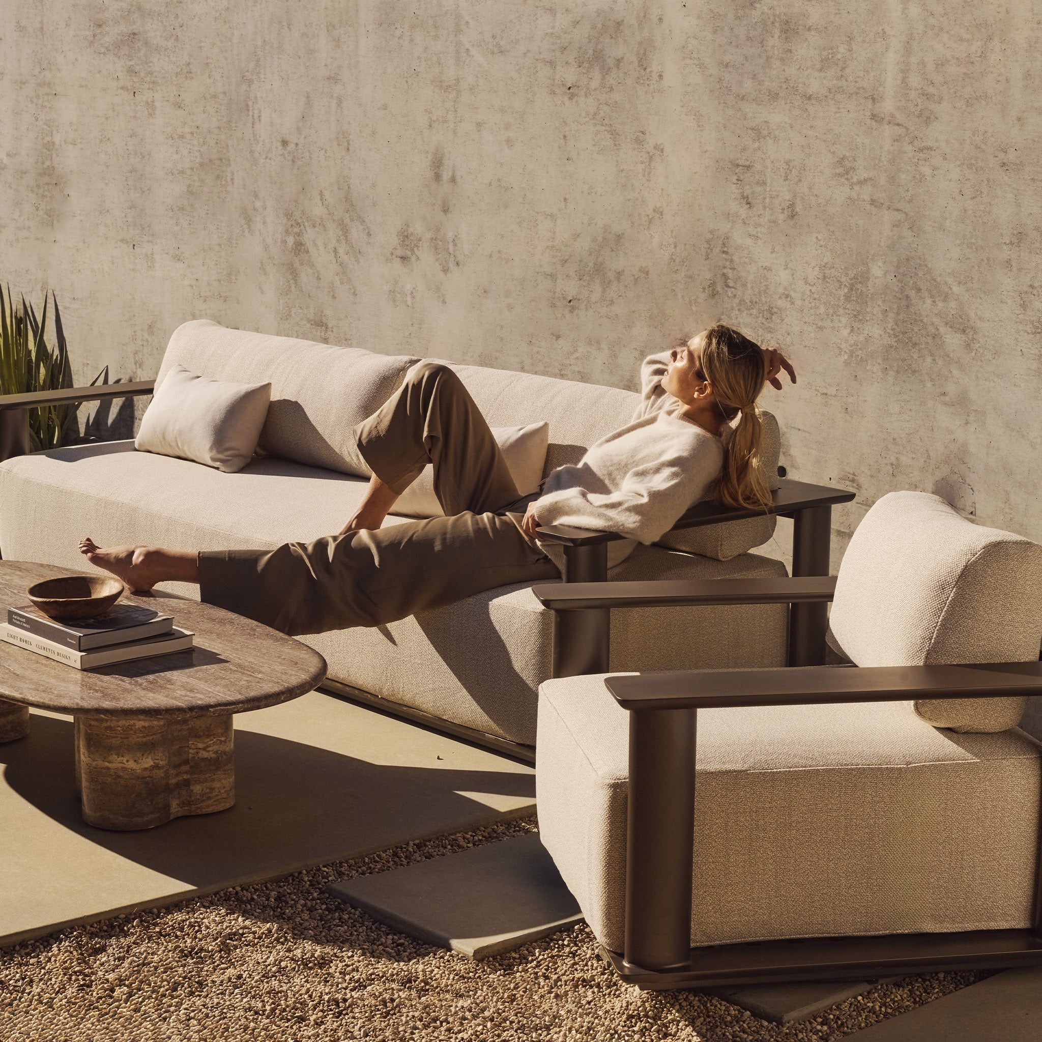 Newport Aluminium Swivel Lounge Chair - Image 8